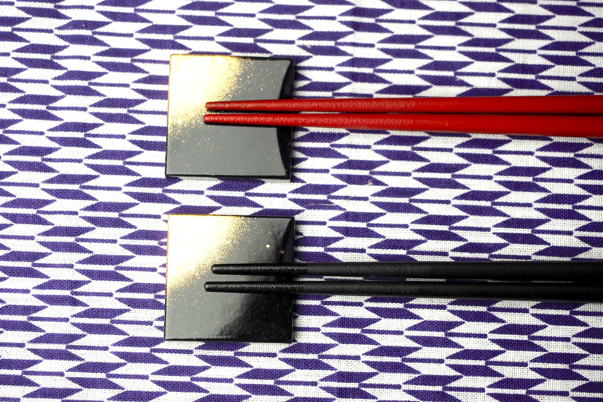 2 Chopsticks & 2 Chopstick Rest Set- Hazy Gold (black & red)