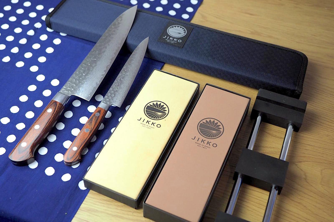Sakai Jikko 2 knife set with case & whetstone bundle - VG10 Damascus Gyuto (21cm) and Petty (13.5cm)