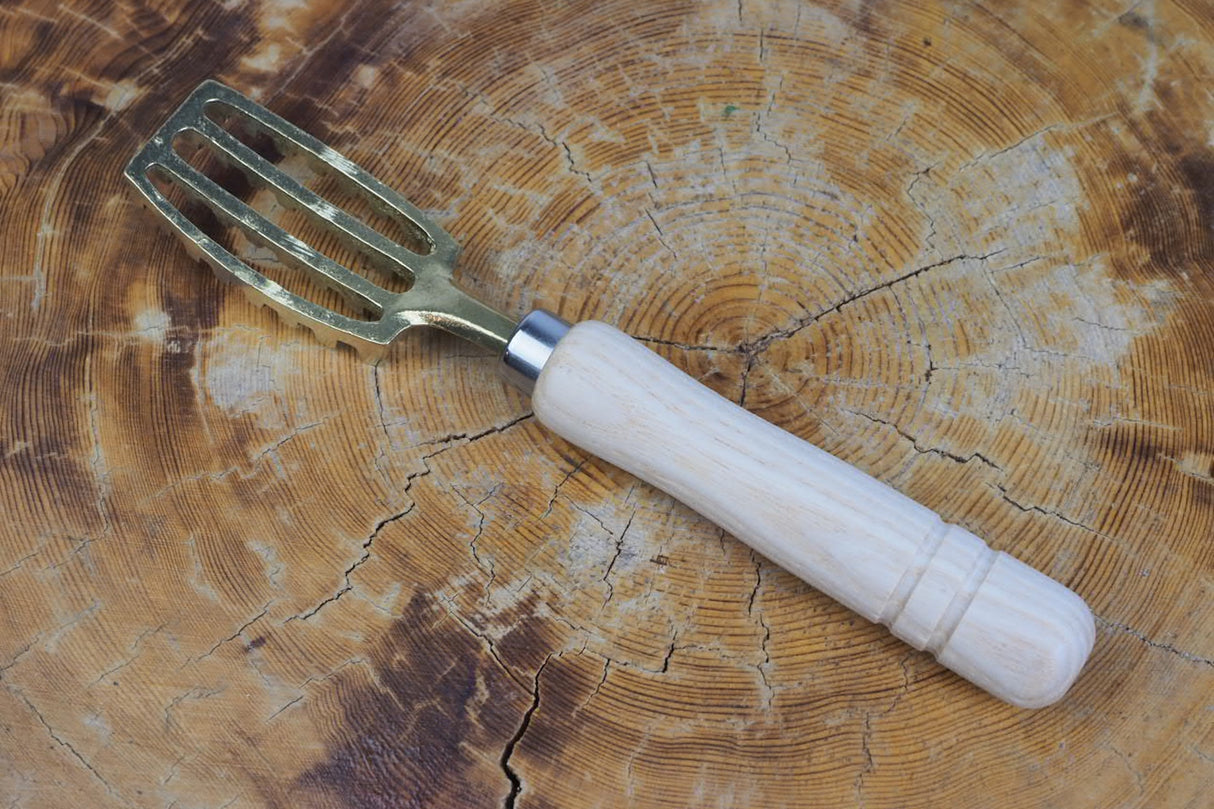 KD Brass Fish Scaler (Large) 195mm