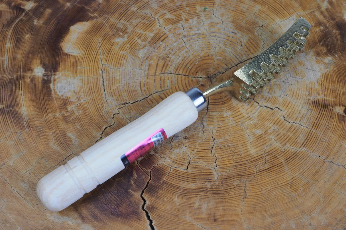 KD Brass Fish Scaler (Large) 195mm