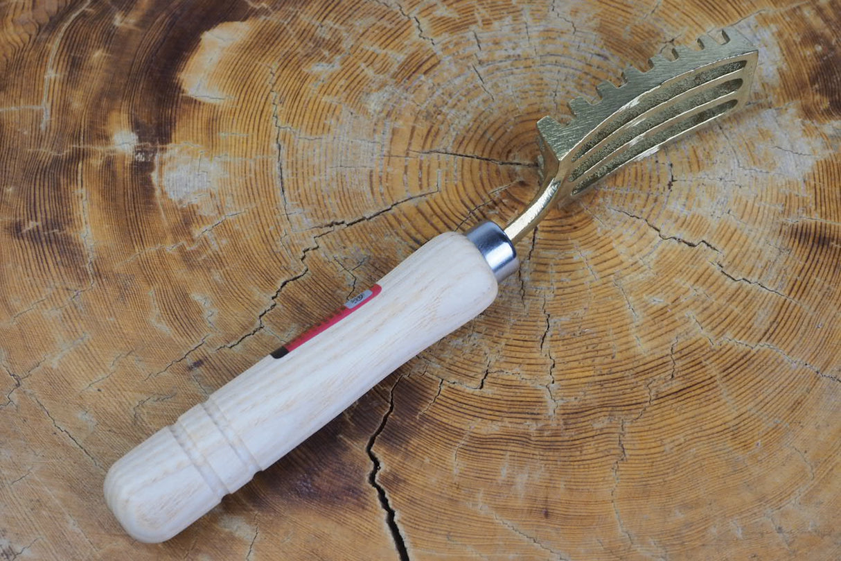 KD Brass Fish Scaler (Large) 195mm