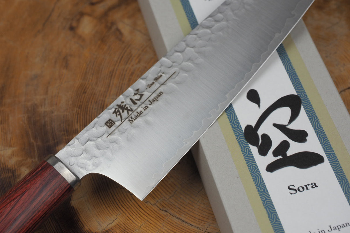残心 Zan Shin SORA (from Seki) - VG10 Bunka Knife Hammered Finish 18cm with Red Laminated Plywood Handle