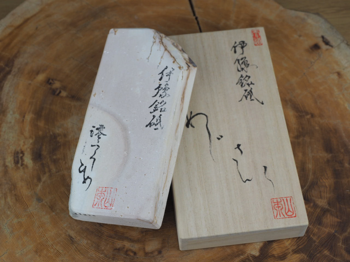 Jnat (Japanese Natural Whetstone) - Iyo Meito Ajisai Hydrangea "天Ten" T218