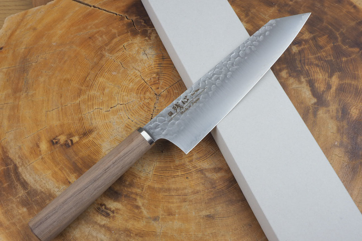 残心 Zan Shin SORA (from Seki) - VG10 Bunka (K-tip) Hammered Finish Knife with Walnut Handle 18cm