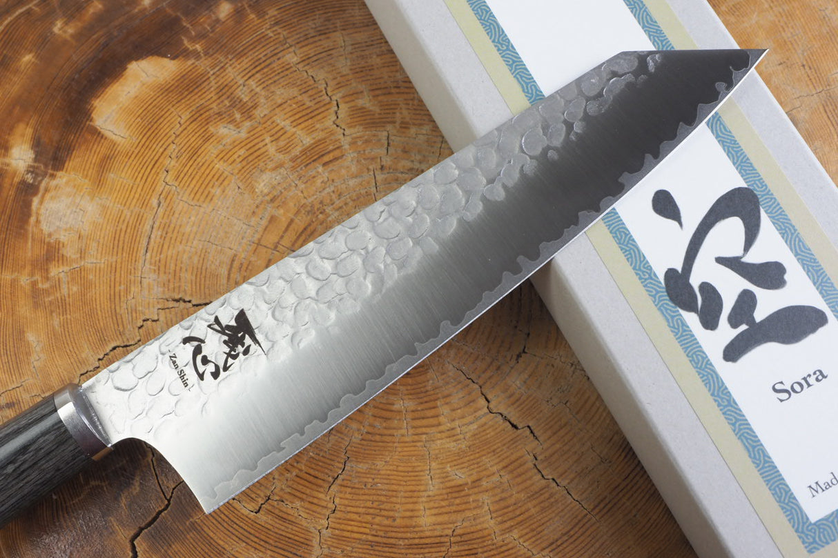 残心 Zan Shin® SORA (from Seki) - VG10 Bunka Knife Hammered Finish 18cm with Grey Laminated Plywood Handle