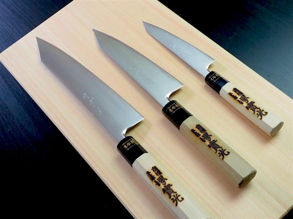 Comparing Western & Japanese Chef’s Knives