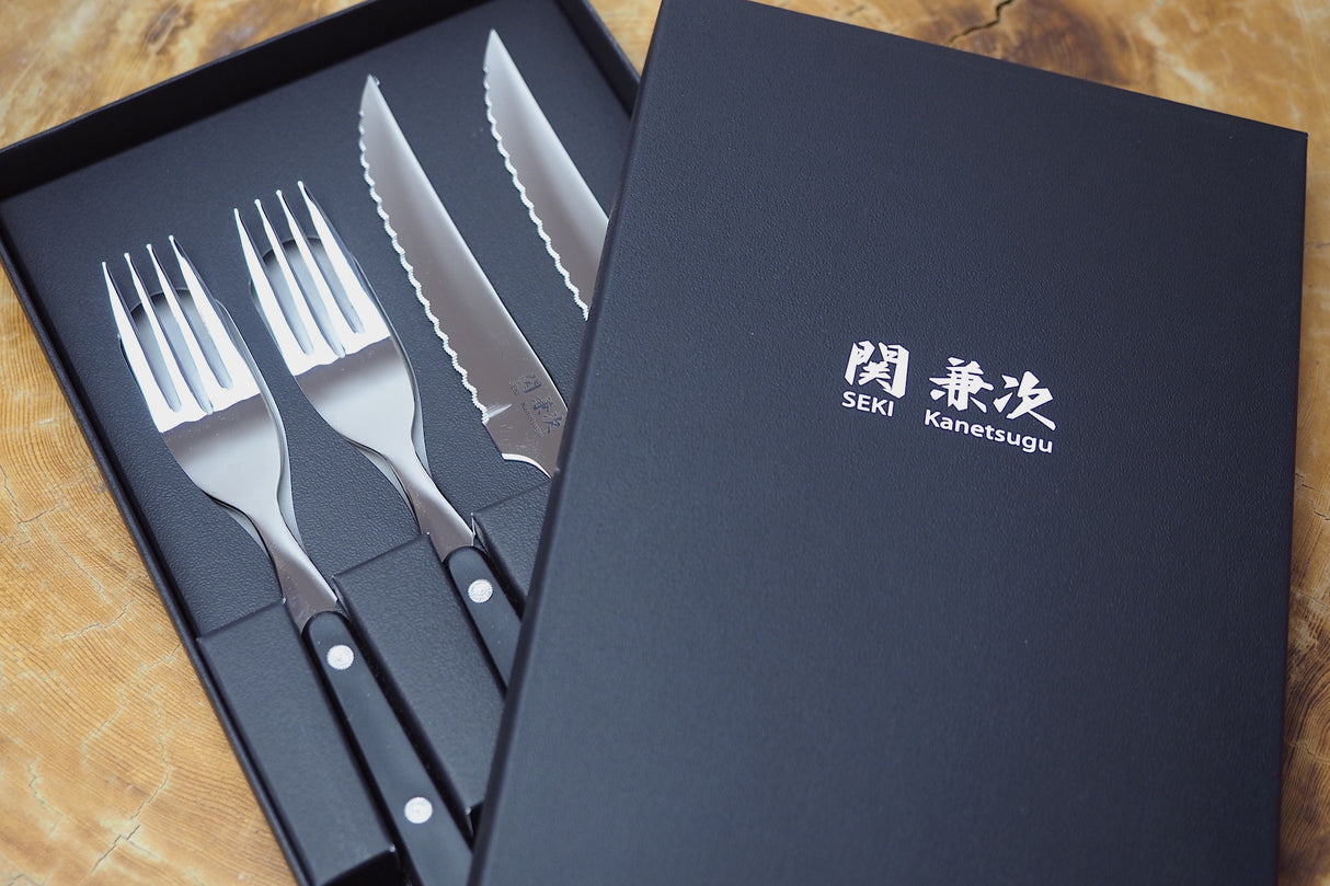 Seki Kanetsugu - 2 Steak Knife & 2 Fork Set in a gift box