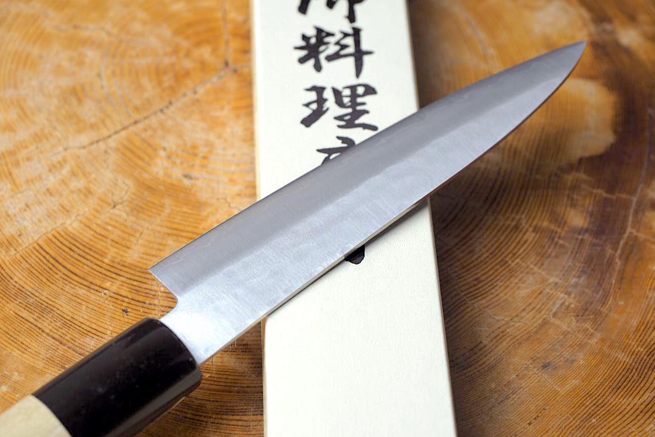 Sakai Jikko “Wa-Petty” VG-1 Steel Hammered Finish with Magnolia & Buff -  Kaz's Knife and Kitchenware