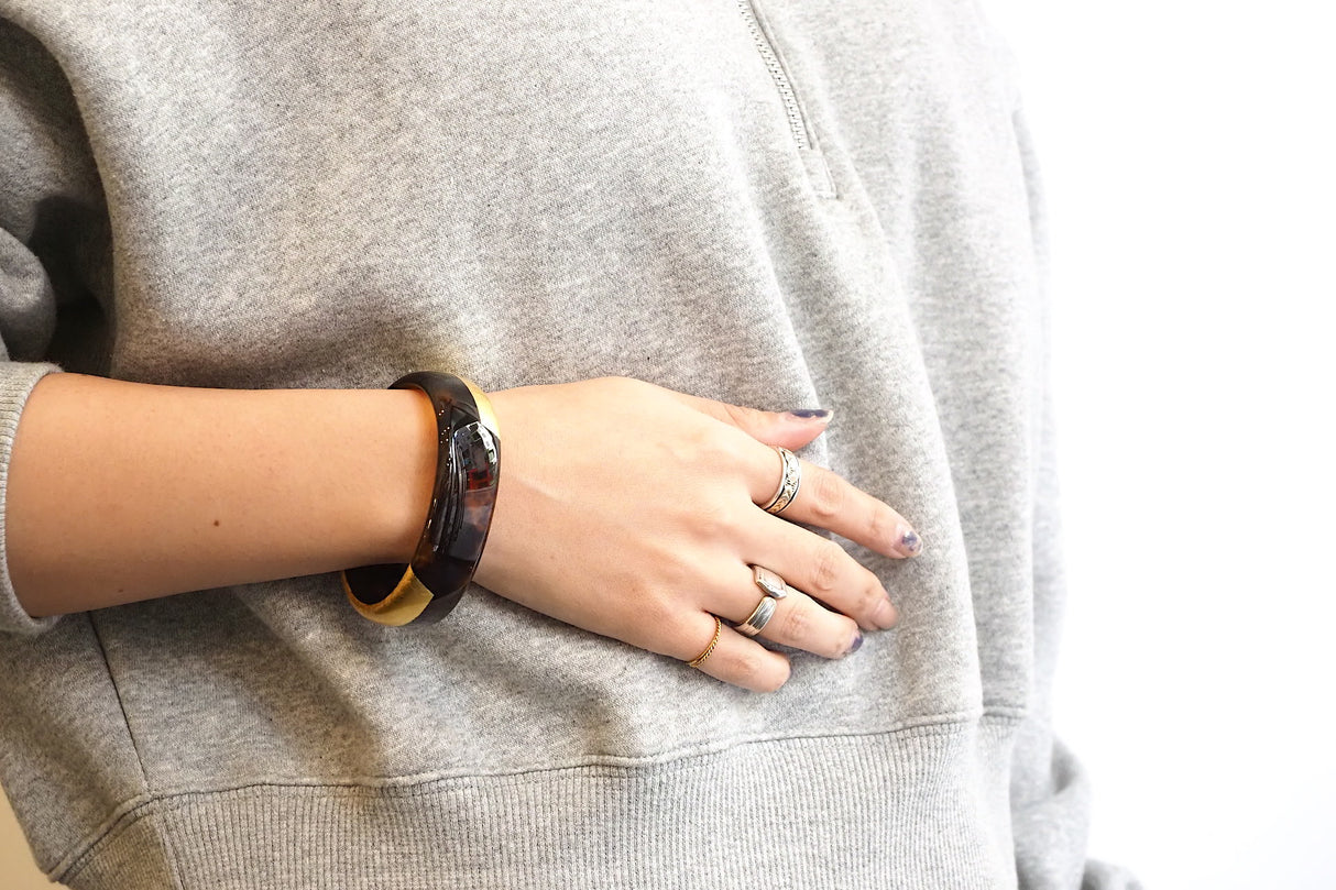 Tortoiseshell bangle with Gold leaf   L