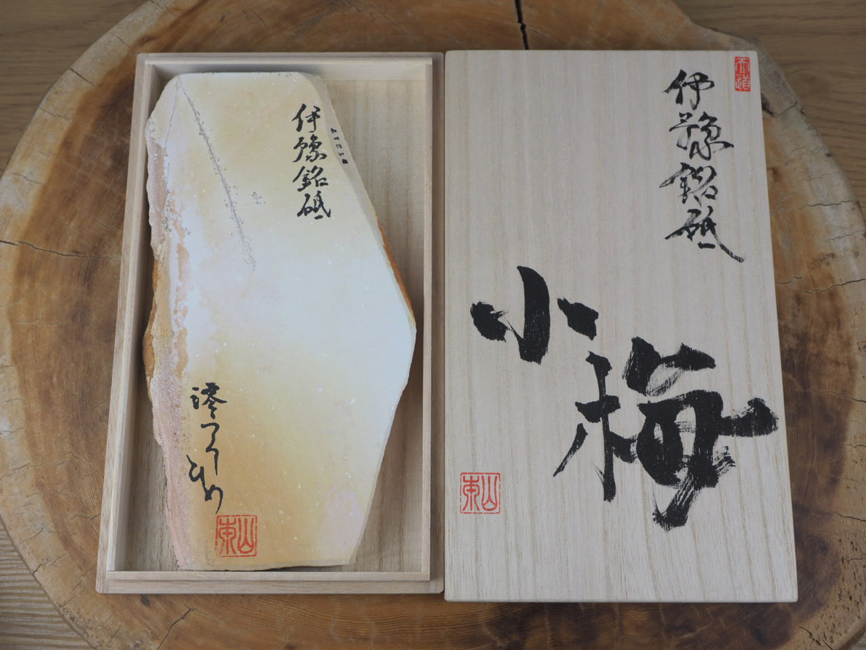 Jnat (Japanese Natural Whetstone) - Iyo Meito Koume "天Ten" T217