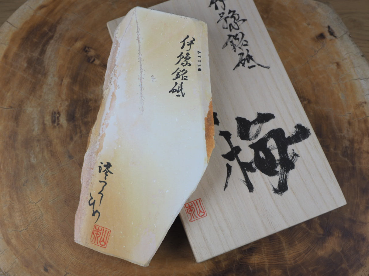 Jnat (Japanese Natural Whetstone) - Iyo Meito Koume "天Ten" T217