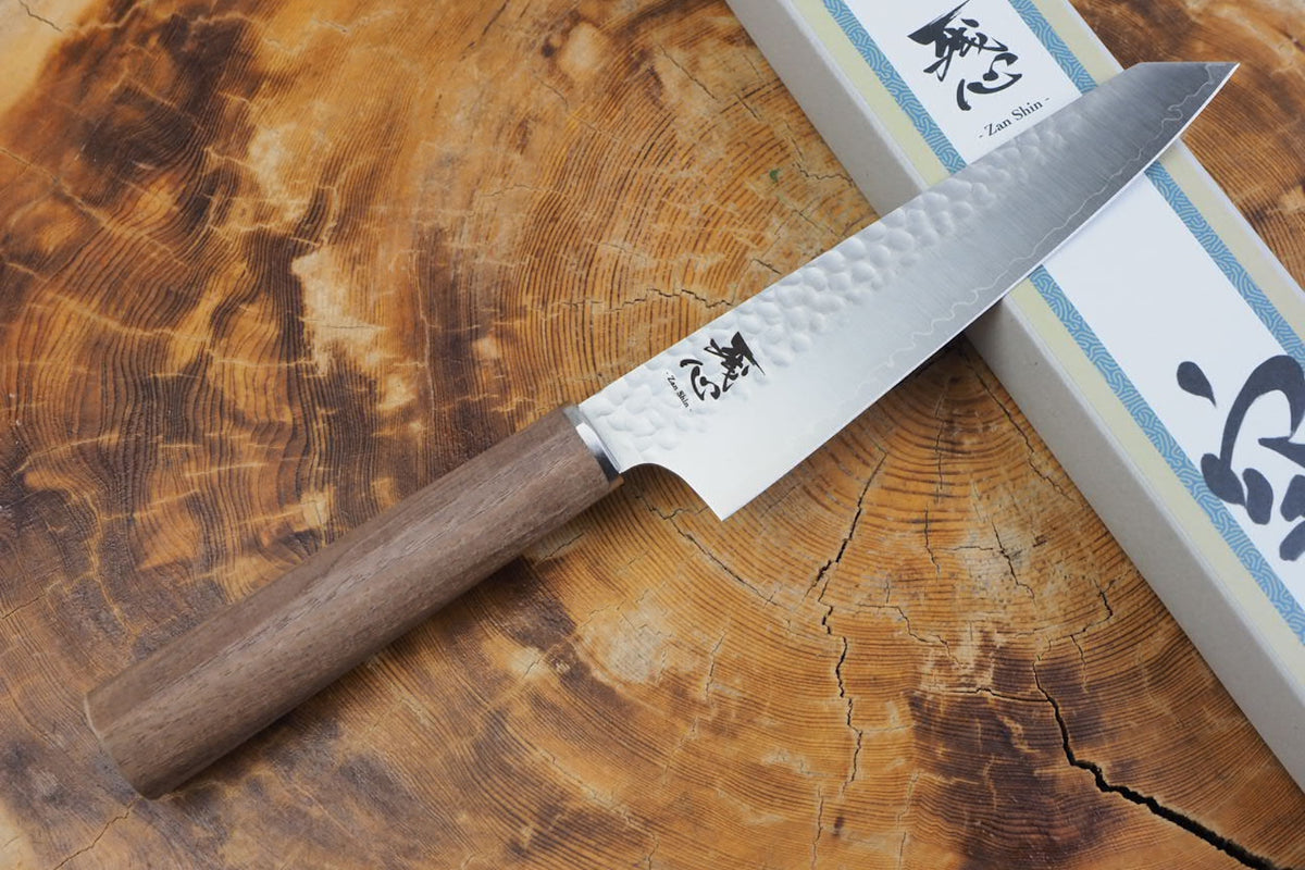 残心 Zan Shin® SORA (from Seki) - VG10 Bunka (K-tip) Hammered Finish with Walnut Handle 15cm