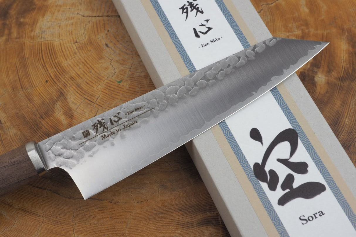 残心 Zan Shin SORA (from Seki) - VG10 Bunka (K-tip) Hammered Finish Knife with Walnut Handle 16.5cm