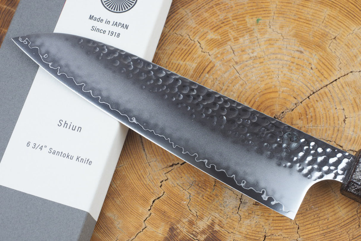 Seki Kanetsugu - Shiun Santoku Knife 17cm VG10 Steel with Gold Leaf on Silver Lacquer Oak Handle