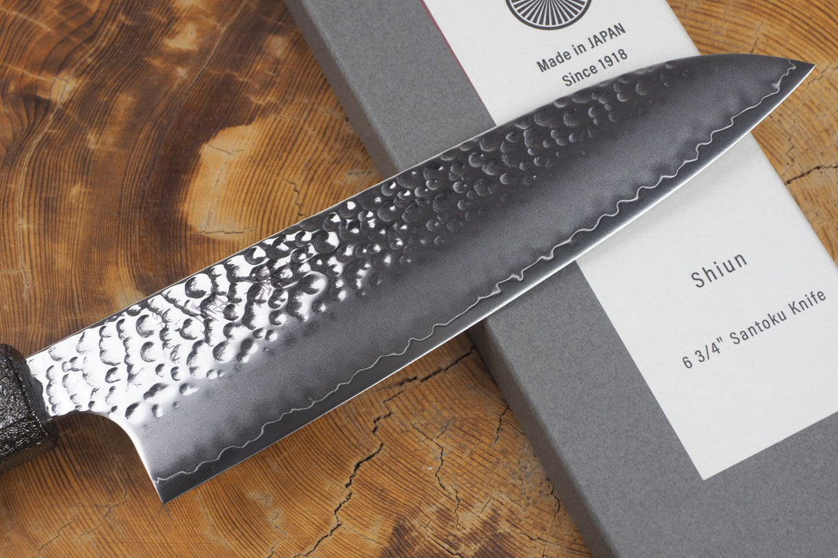 Seki Kanetsugu - Shiun Santoku Knife 17cm VG10 Steel with Gold Leaf on Silver Lacquer Oak Handle