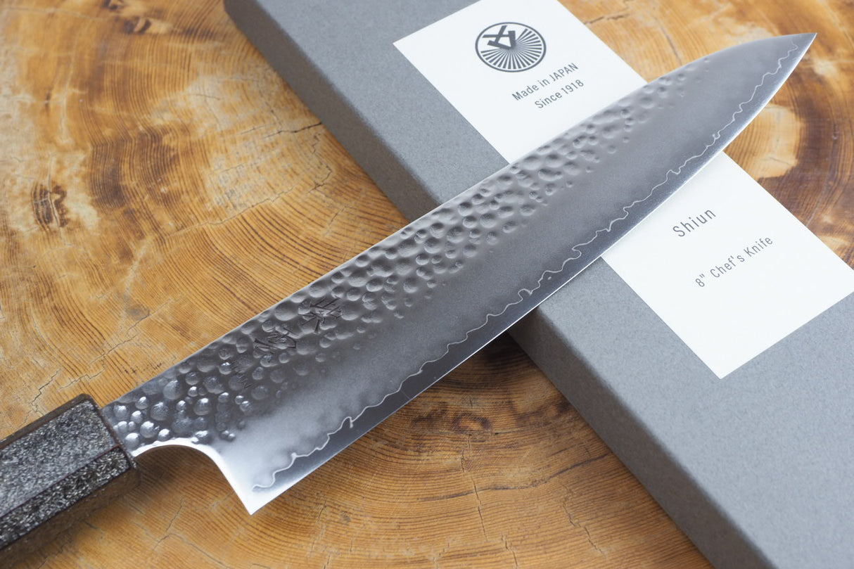 Seki Kanetsugu - Shiun Gyuto Chef's Knife 20cm VG10 Steel with Gold Leaf on Silver Lacquer Oak Handle