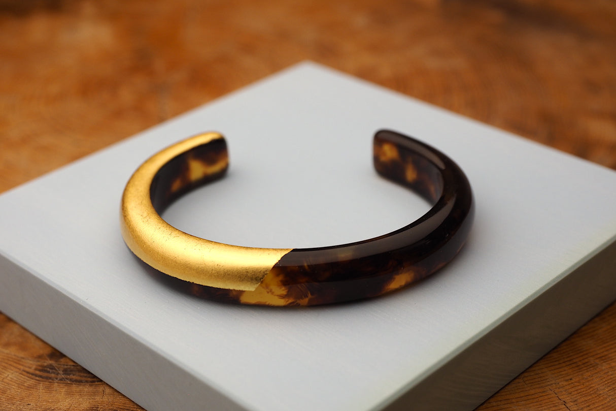 Tortoiseshell bangle with Gold leaf   S