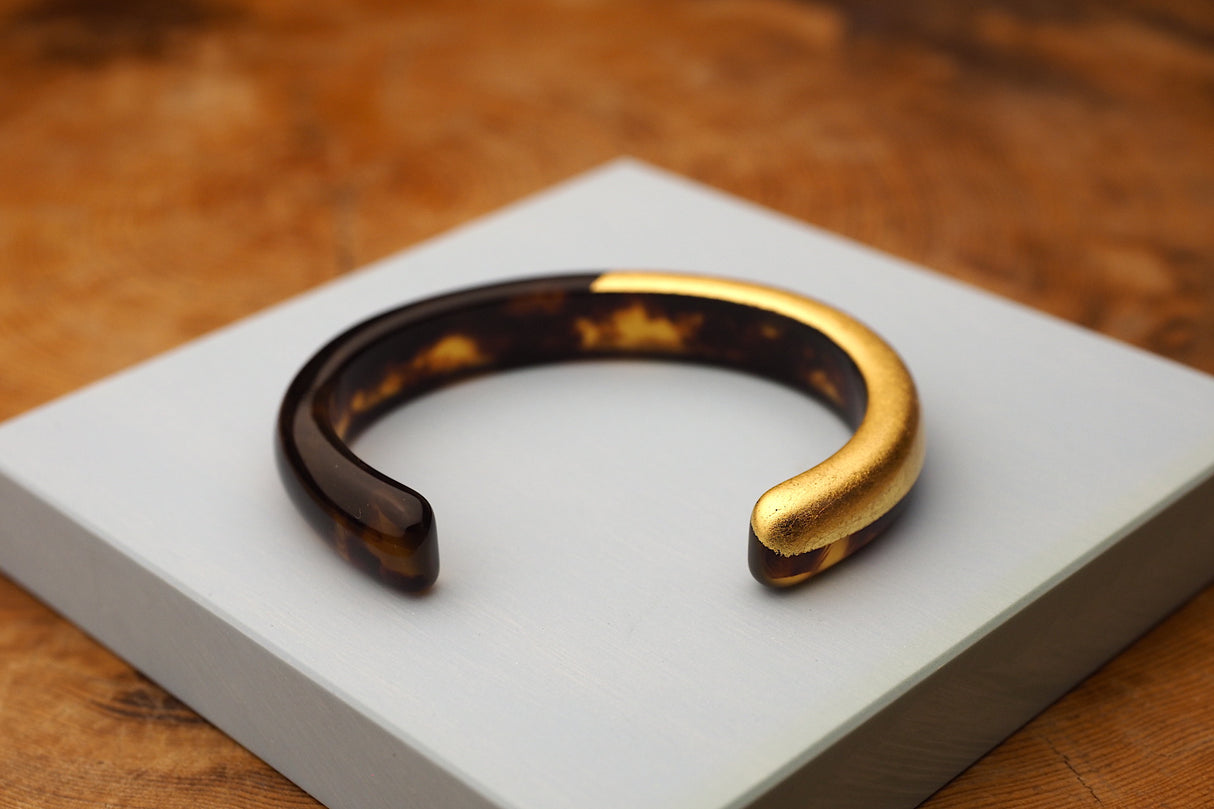 Tortoiseshell bangle with Gold leaf   S