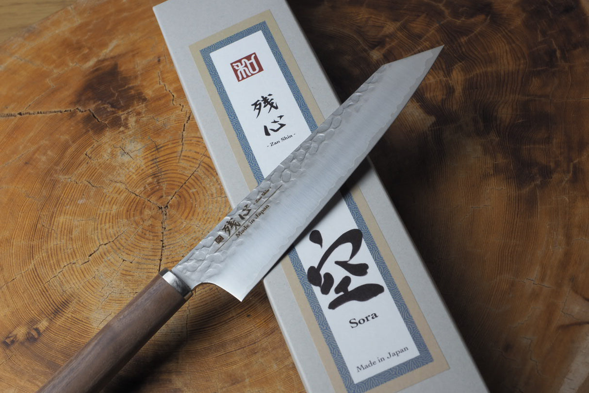 残心 Zan Shin SORA (from Seki) - VG10 Bunka (K-tip) Hammered Finish Knife with Walnut Handle 16.5cm