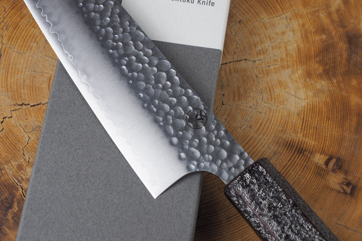 Seki Kanetsugu - Shiun Santoku Knife 17cm VG10 Steel with Gold Leaf on Silver Lacquer Oak Handle