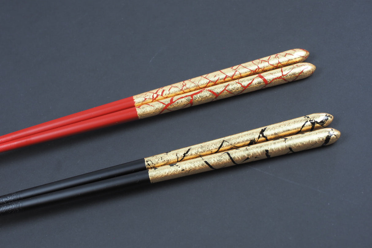 "Kannyu" Gold crazing Pattern 2 Chopsticks & 2 Chopstick Rest Set (black & red)