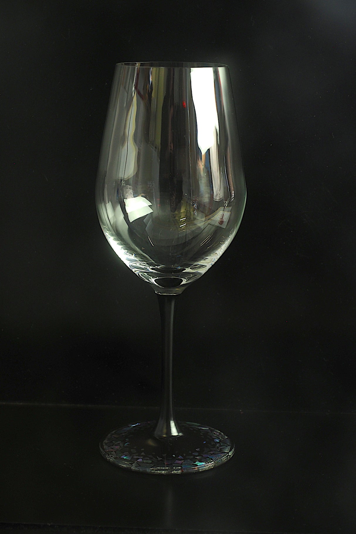 "Raden" Lacquer Coated Crystal Wineglass 365ml - Stone Walls Pattern (black)
