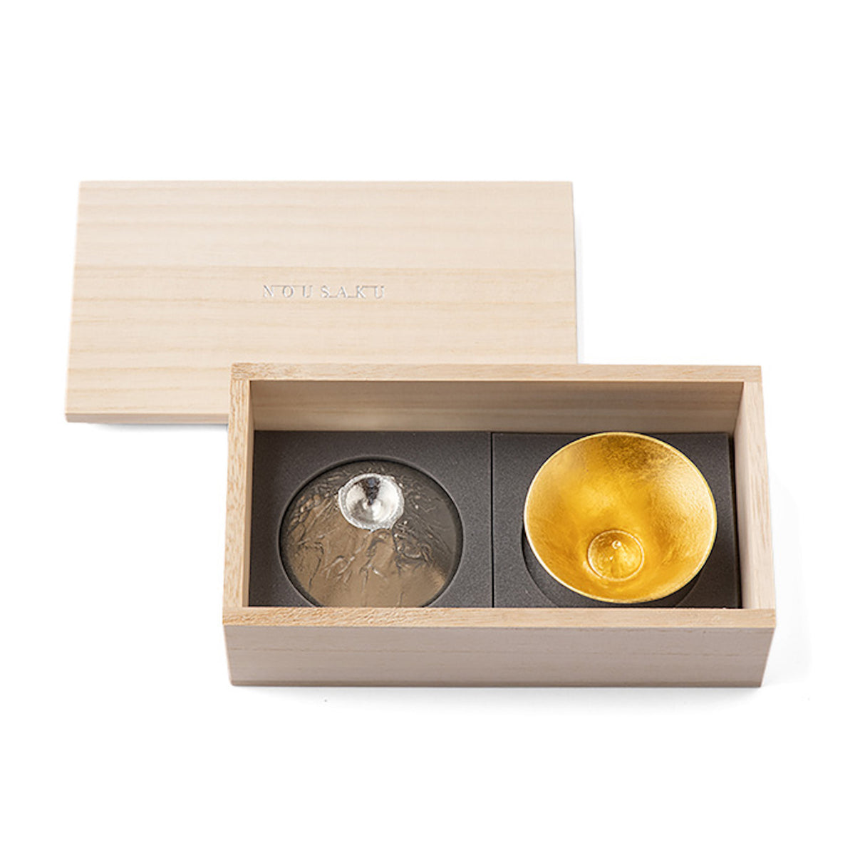 Nousaku - Mt.Fuji Sake Cup Gift Set (Silver outer - Silver inner & Silver outer - Gold inner)